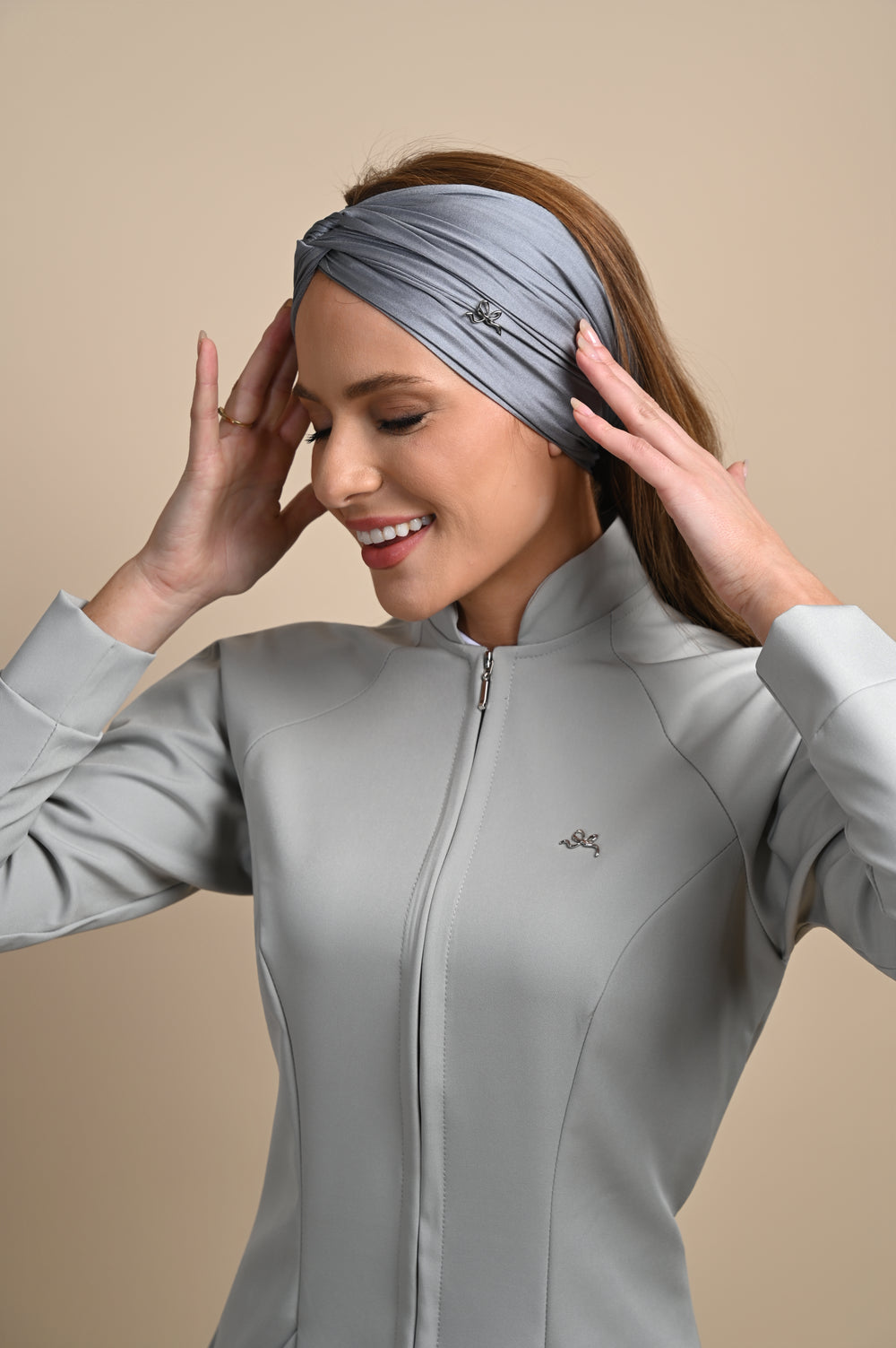 Faixa Turbante Cinza Bardot | Elegância e Conforto Profissional