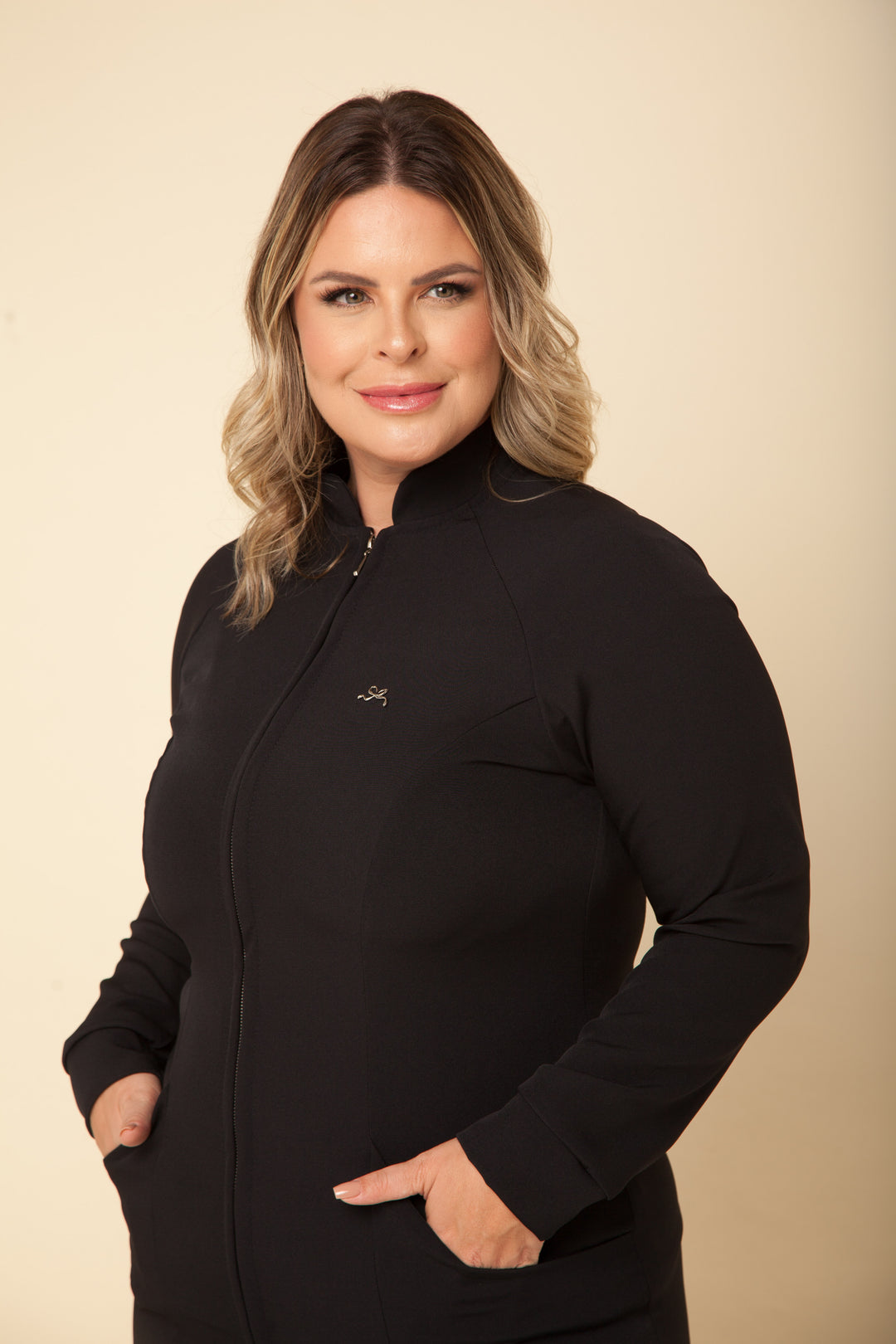 Jaleco  Preto Louise com Zíper o e Bolsos Funcionais