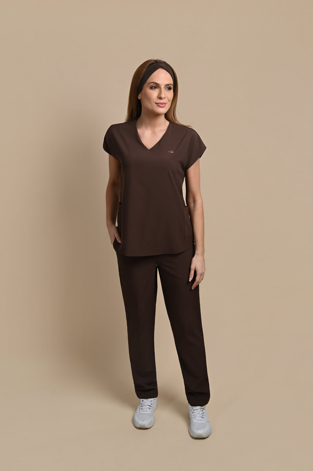 Scrub Feminino Café Monise | Pijama Cirúrgico Premium