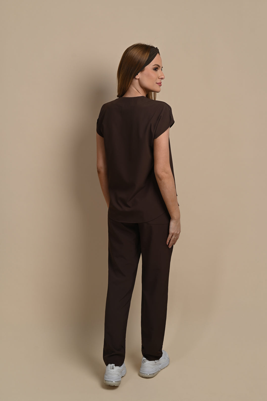 Scrub Feminino Café Monise | Pijama Cirúrgico Premium