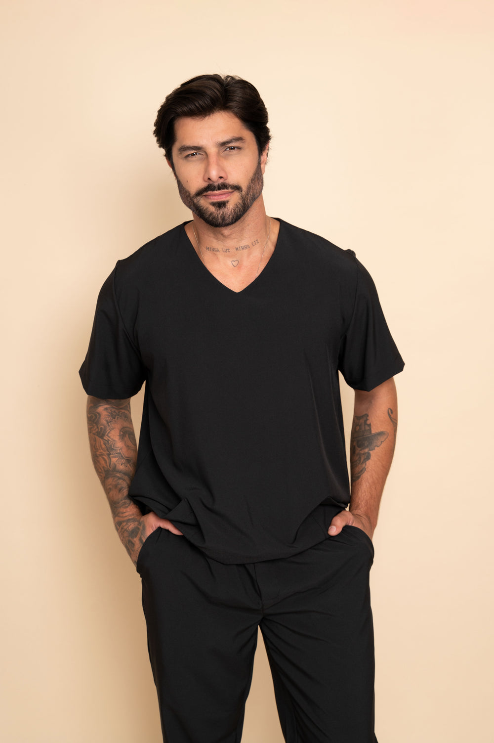 Pijama Cirúrgico Masculino Preto Nantes | Conforto e Elegância Profissional
