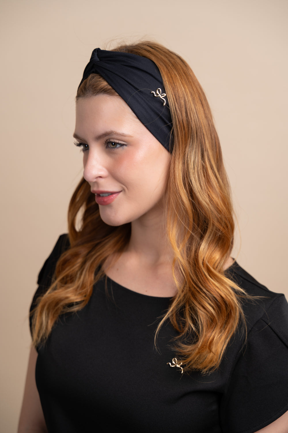 Faixa Turbante Preta Bardot | Elegância e Conforto Profissional